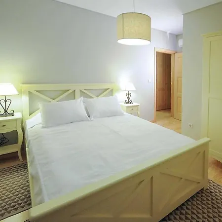 Sleeps 10 Air Con Wifi